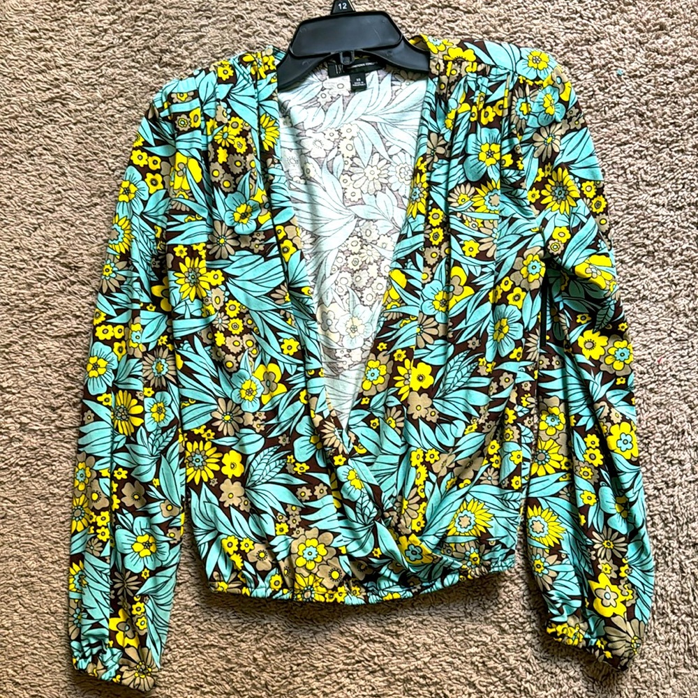 NWT XS Beautiful, floral faux wrap blouse by INC